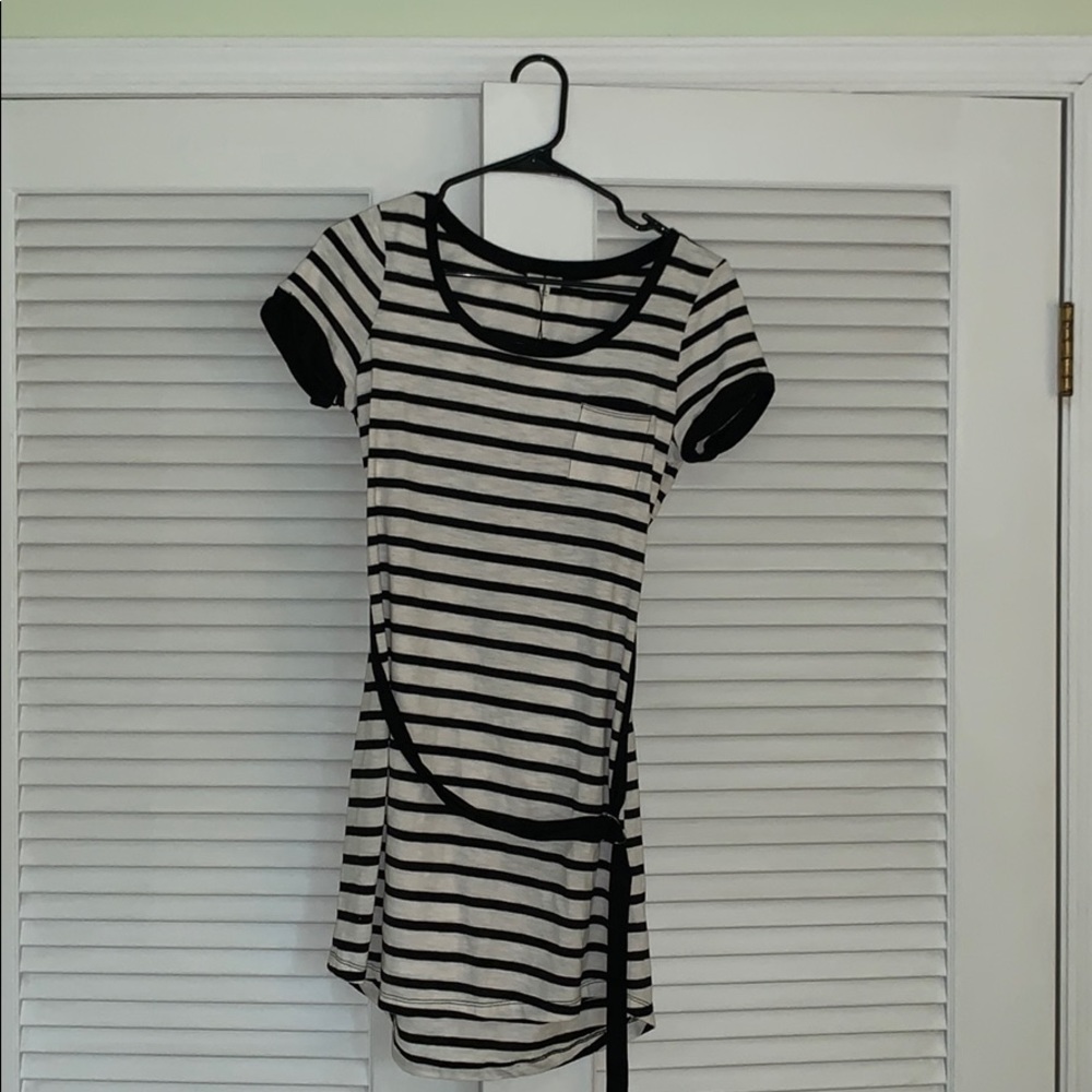 En Creme Causal Stripe Belted Dress